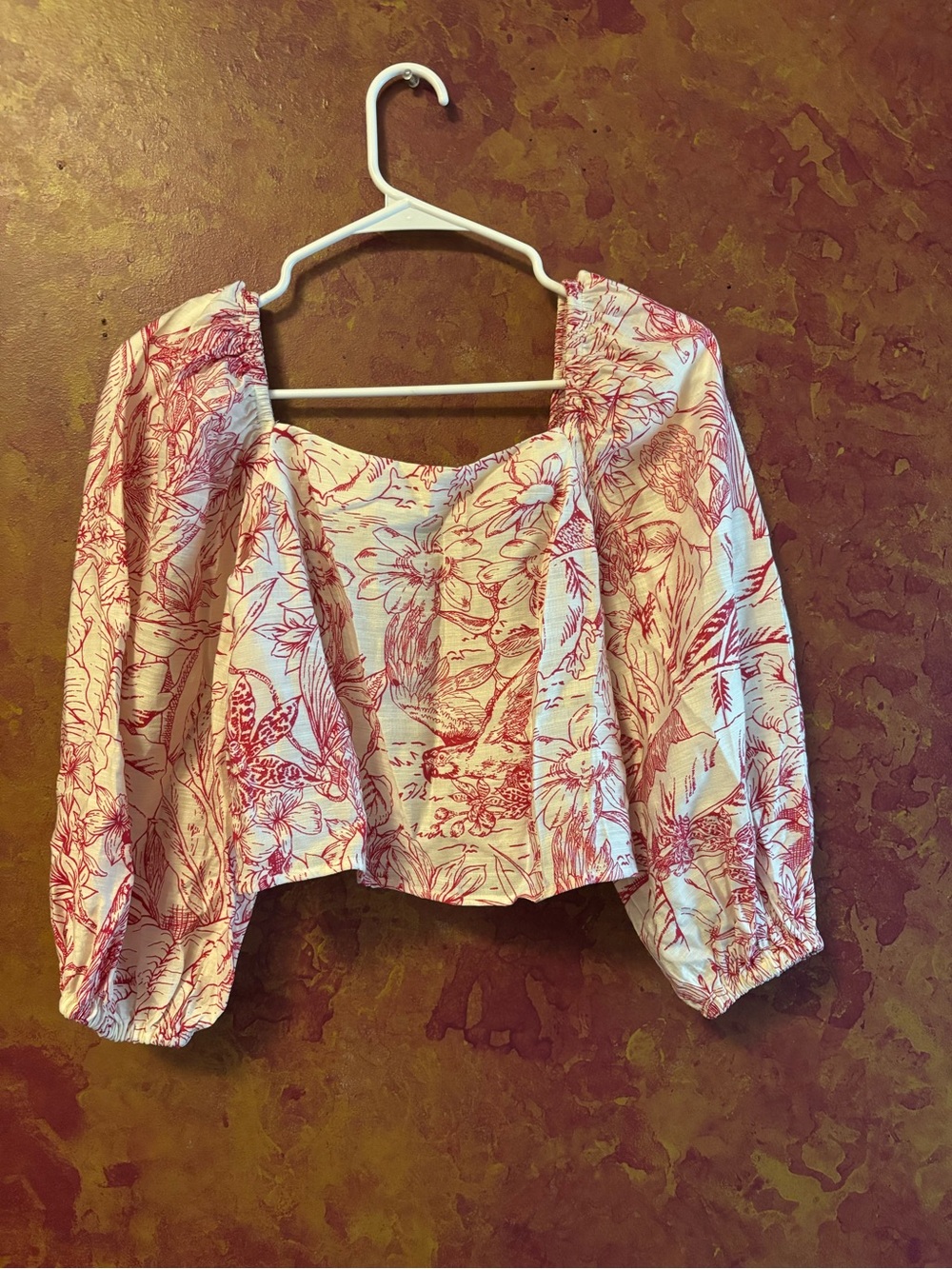 Express Floral Square-Neck Puff Sleeve Crop Top in Pink